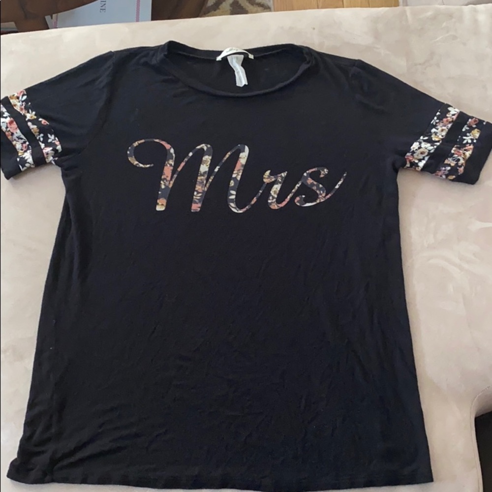 Jersey knit Mrs tee shirt, size M